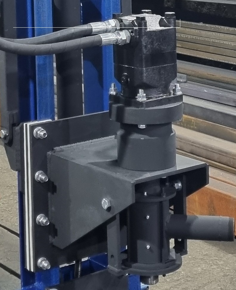 Вертлюг с гидромотором и кареткой в сборе