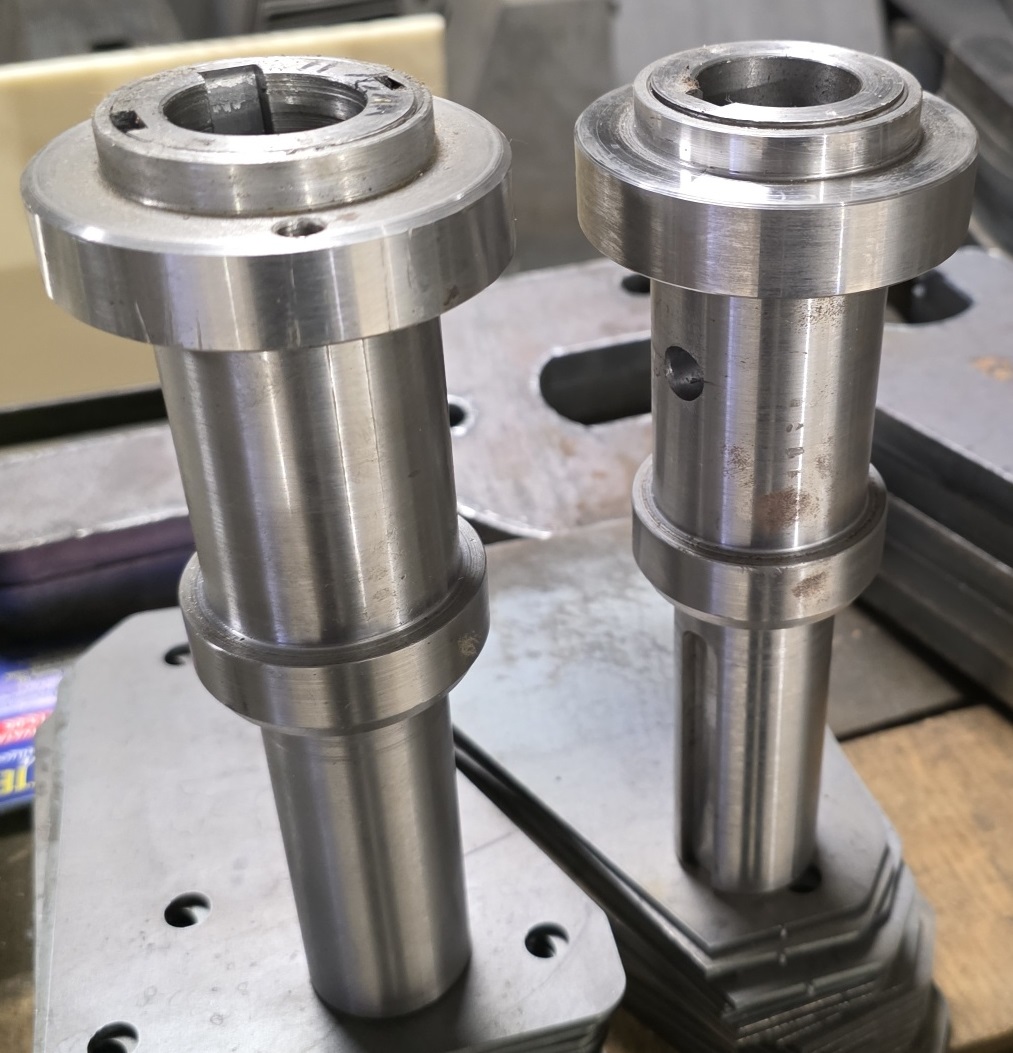 Вал опорного узла с гайкой (для усиленных опорных узлов)